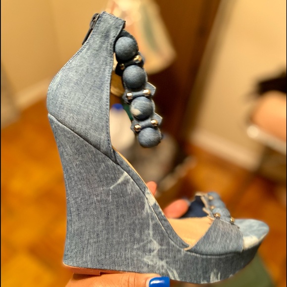 NWOT Denim wedge heels with beads - Picture 3 of 11